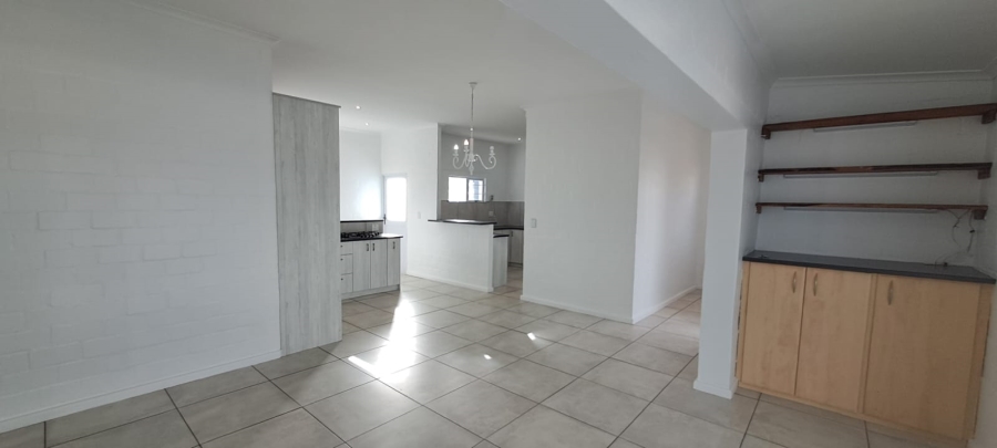 4 Bedroom Property for Sale in Hoogland Western Cape